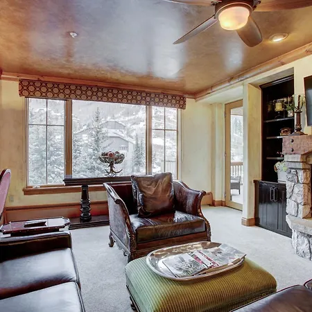 Beautiful Mountain View 2Br Condo - Ski-In Out Condo